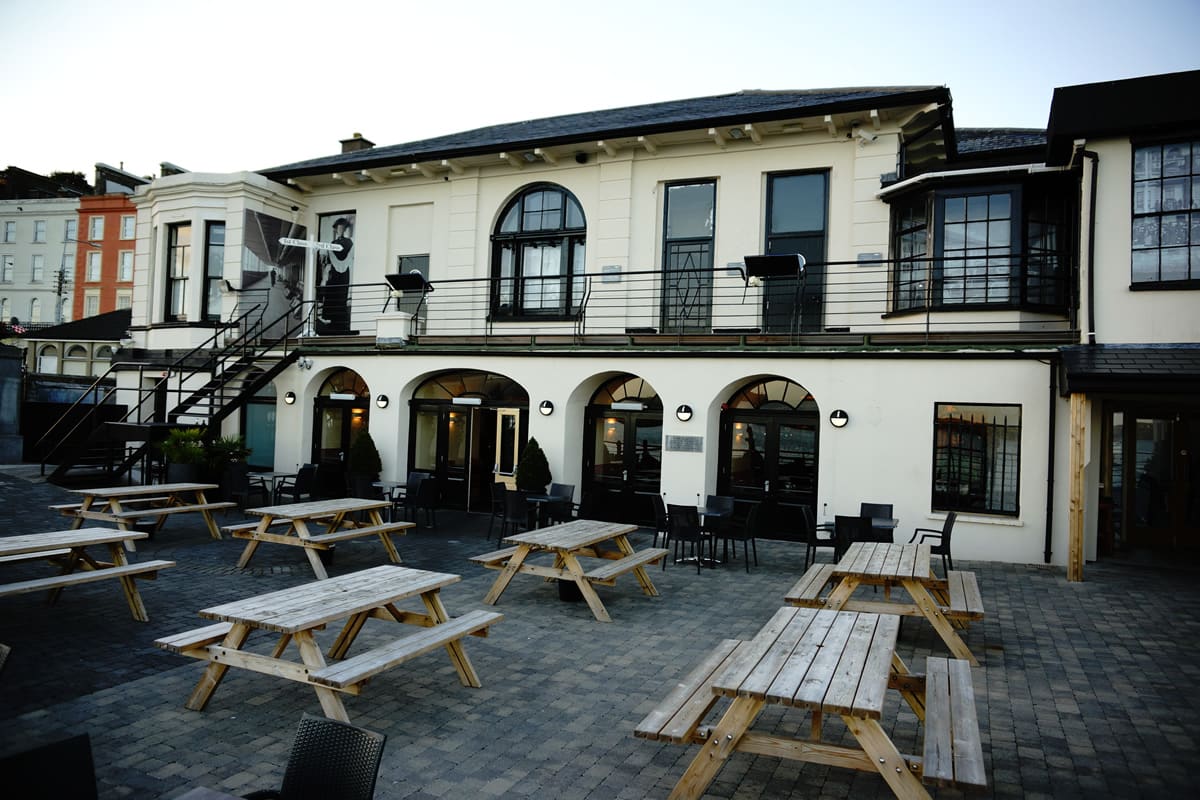 Titanic Bar & Grill