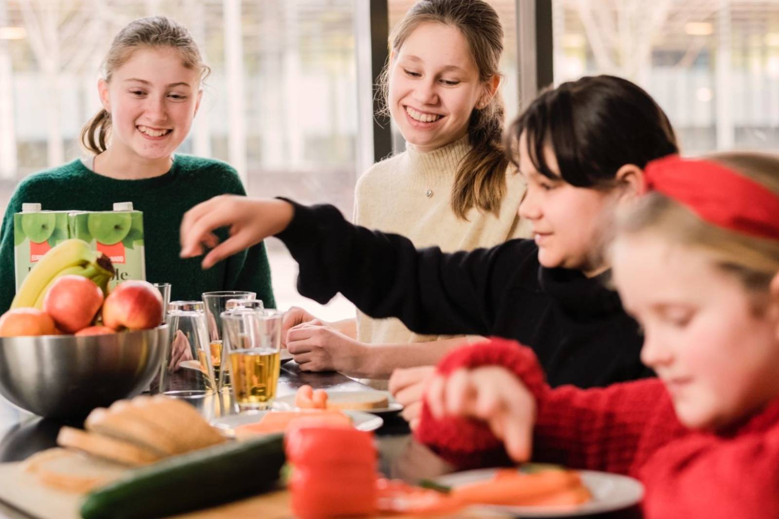 Elever som spiser skolemat