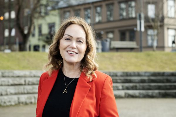 Tett på Tone