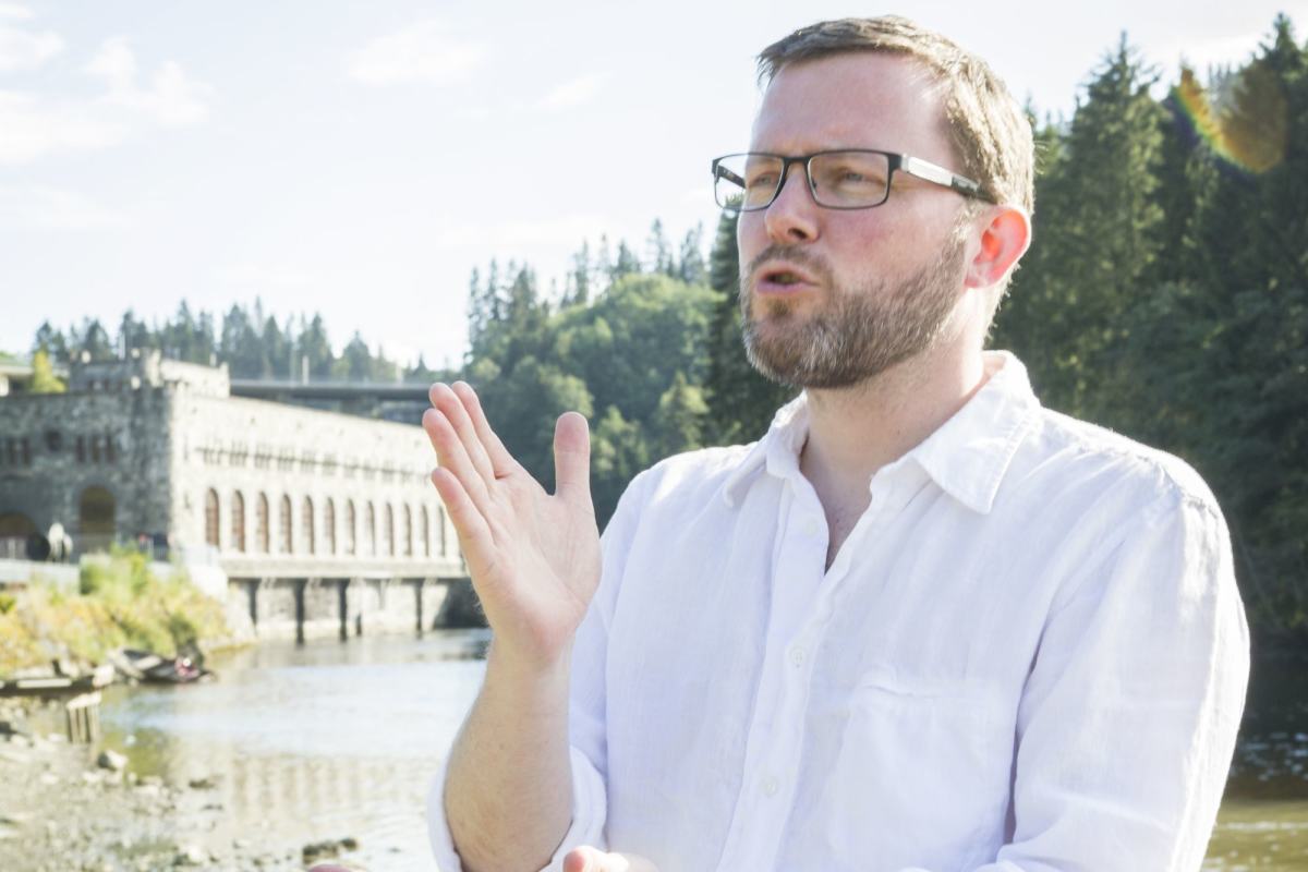 Rune Olsø foran Leirfossen kraftverk