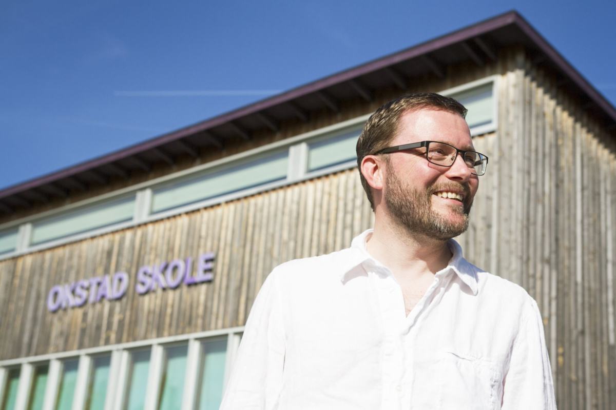 Rune Olsø foran Okstad skole
