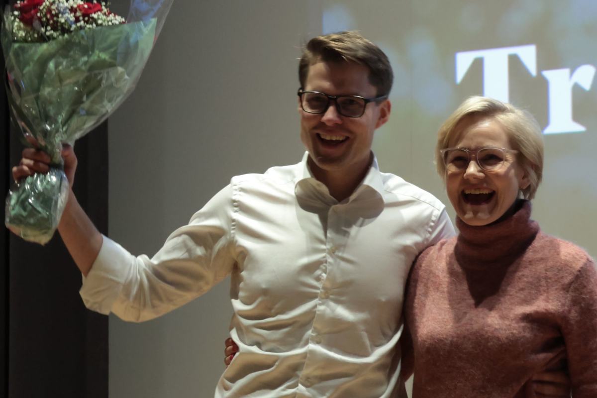 Per Olav og Ingvild på nominasjonsmøtet med blomster