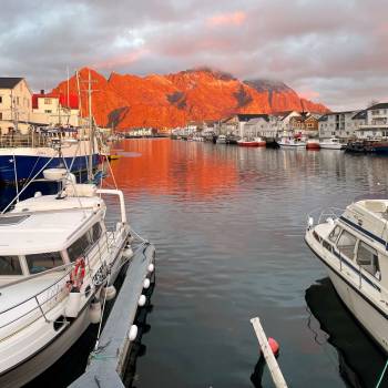 Henningsvær molo om høsten