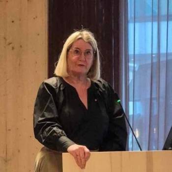 Arbeiderpartiets gruppeleder Gro Bråten på fylkestingets talerstol