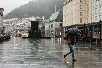 Torgallmenningen i Bergen på en regnværsdag. Foto: Øivind Haug