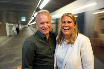 Raymond Johansen og Siri Gåsemyr Staalesen på Lindeberg t-banestasjon.