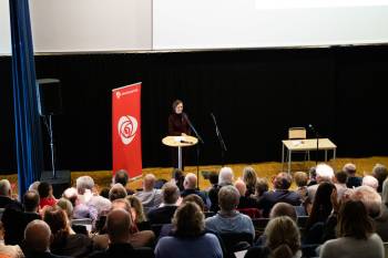 Anette Trettbergstuen på årskonferansen til Østfold AP