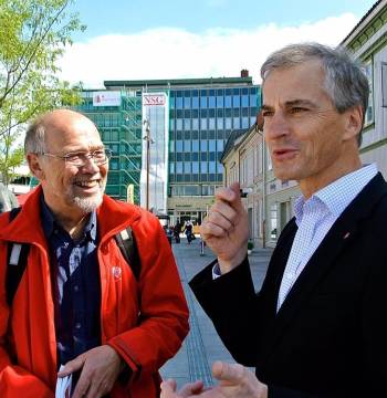 Svein Roald Hansen driver valgkamp sammen med Jonas Gahr Støre