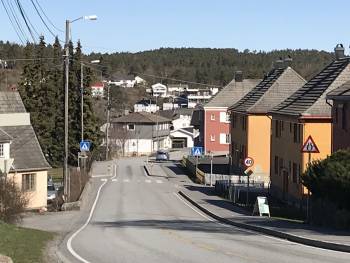 VÅR POLITIKK (bearbeidet innhold fra valgkampprogram 2019 – 2023)
Vi i Eydehavn og Saltrød Arbeiderlag jobber aktivt for å gi alle i østre del av Arendal en opplevelse av økt trivsel og gode og trygge bo- og arbeidsforhold. Vi jobber for å legge forholdene til rette for økt sysselsetting gjennom styrking av eksisterende næringer og etablering av nye. Vi ønsker og å bidra til å utvikle nye, attraktive boligområder.

Dette ønsker vi å få til gjennom aktiv involvering av lokalsamfunnet. Vi er opptatt av å lytte og lære og vi er åpne for innspill fra alle i utformingen av vår politikk.
