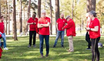 Svein Larsen sammen med andre kandidater