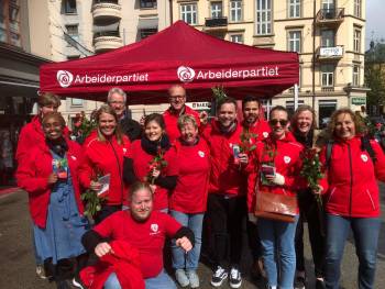 Mange av de som stod på stand under superlørdagen i vårkampanjen 2019