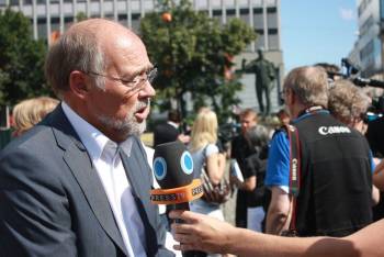 Svein Roald Hansen gir strykkarakter til Høyre og Frps jernbanesatsning i fylket