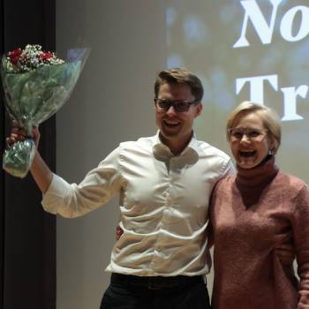 Per Olav og Ingvild på nominasjonsmøtet med blomster