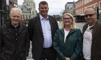 f.v. ordførerkandidat i Kristiansand Jan Oddvar Skisland, LO-leder Hans Christian Gabrielsen, fylkesordførerkandidat Gro Bråten og kandidat til bystyret i Kristiansand Jan Erik Tønnesland.