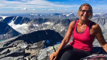 Kristin Langtjernet på fjelltur 