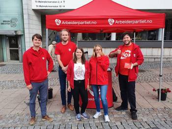 Sandvika og omegn partiavdeling på stand