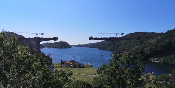 Bro over Trysfjorden