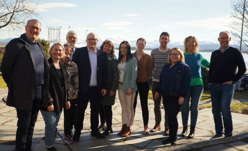 Fra venstre: Ståle Refstie, Åse Kristin Ask Bakke, Lilly Gunn Nyheim, Bjarne Storfold Elde, Per Vidar Kjølmoen, Aud Solveig P. Malmedal, Hanne Berit Brekken, Elise Stokken, Erling Vestre, Kari Hoset Ansnes (tiltrer fra LO), Audhild Mork og Sverre Leivdal.