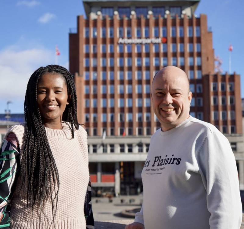 Amal og Helge ser fram til å ta fatt på nye oppgaver på partikontoret