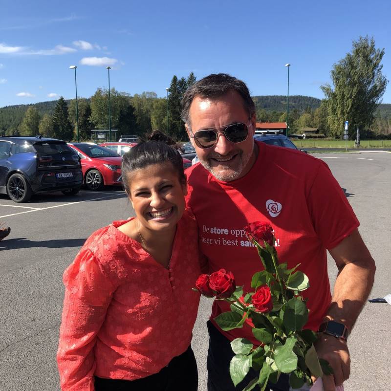 Bilde av Hoda Imad og Nils Erik Mossing som smiler mot kamera