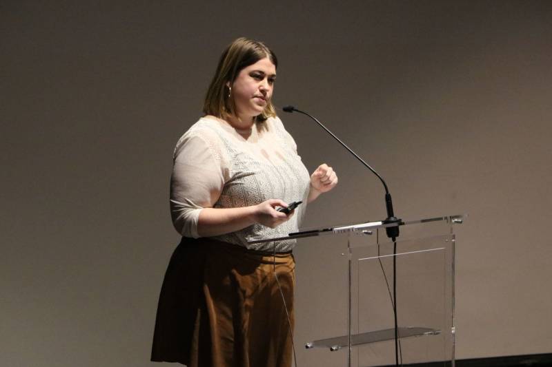 Torunn Kanutte Husvik legger frem forslaget til uttalelse