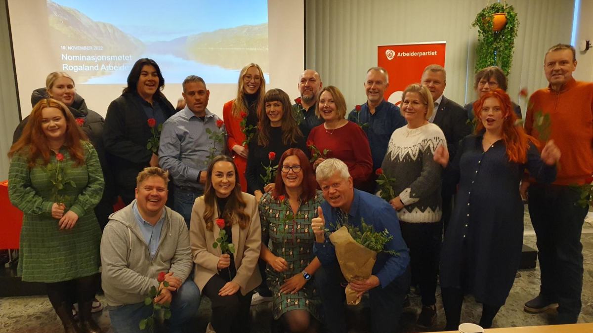 Bilde fra nominasjonsmøtet til Rogaland AP. Samlebilde av kandidatene som var til stede på møtet.