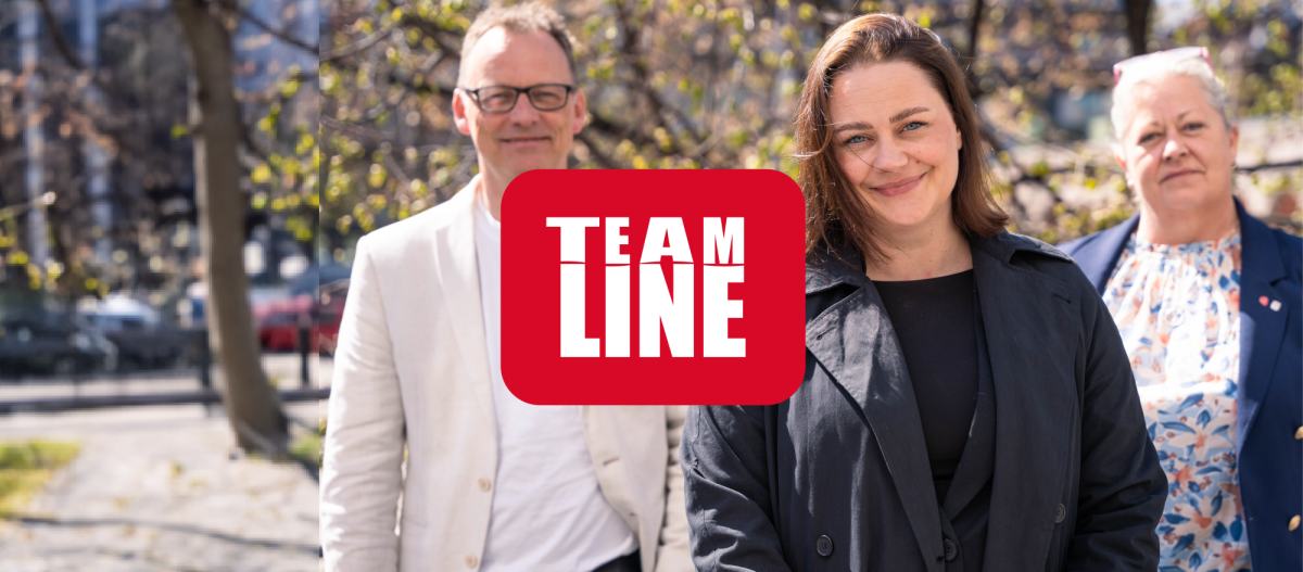 Bildet viser Line, Geir Ove og Hanne som smiler. På bildet står også teksten Team Line skrevet i store bokstaver på rød bakgrunn