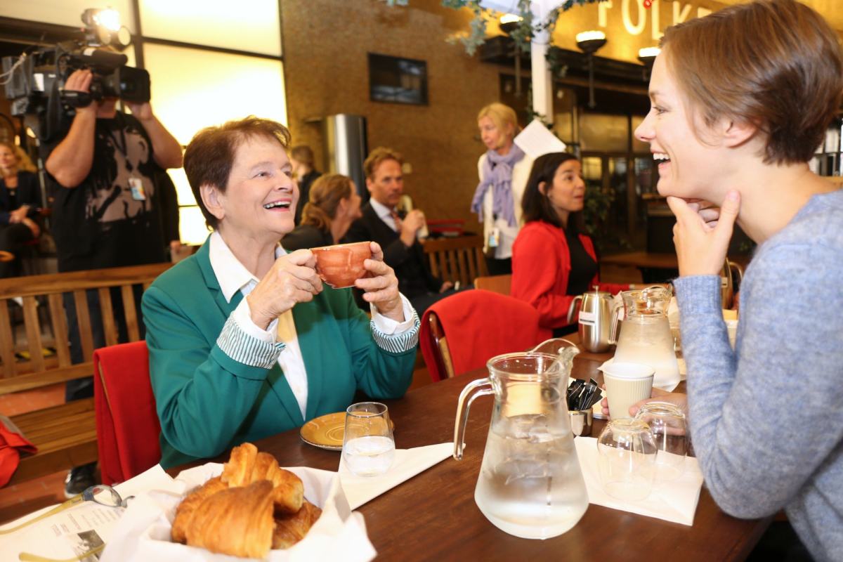 Gro Harlem Brundtland og Anette Trettebergstuen i 2017.