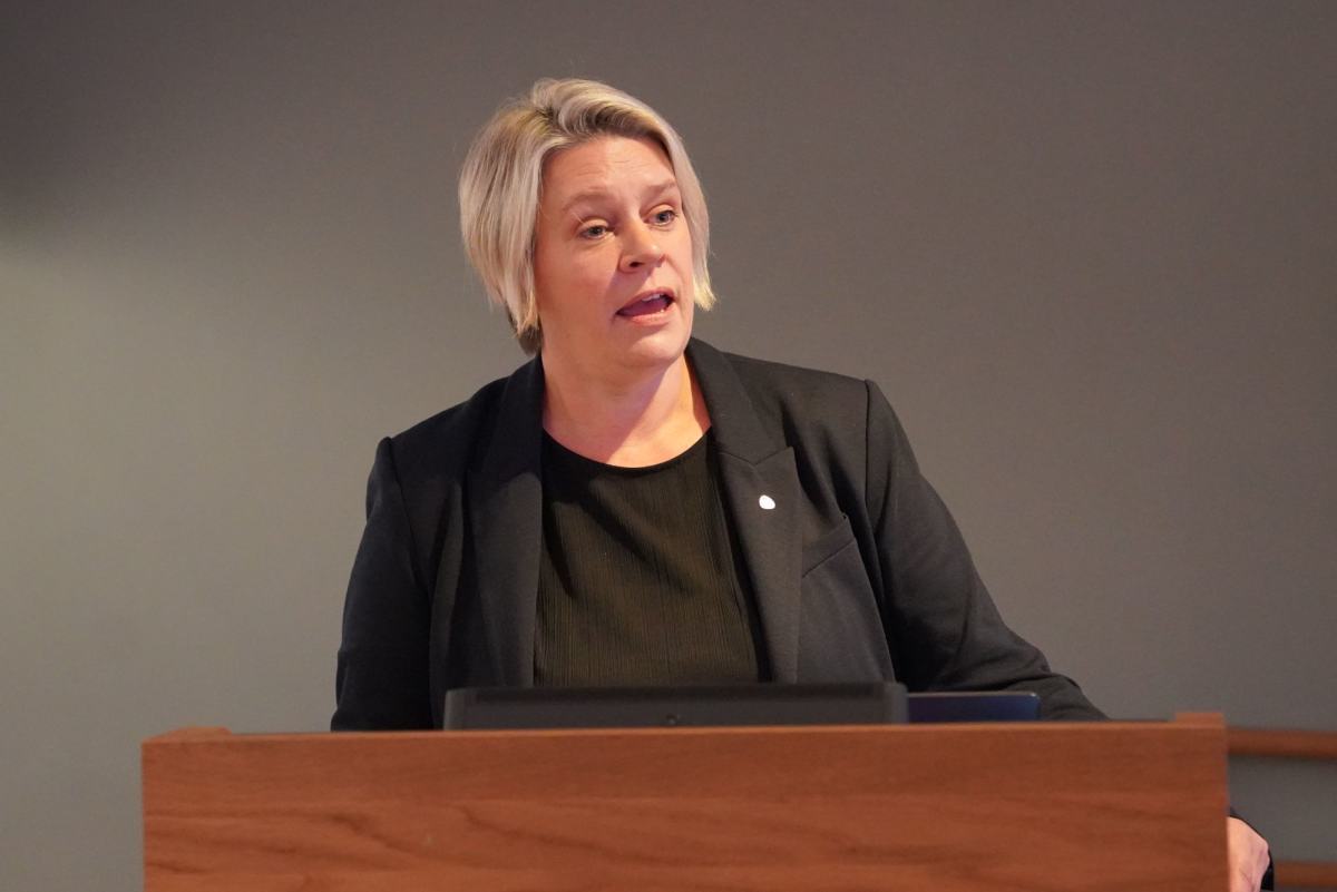 Marte Mjøs Persen på sitt første gruppemøte i Arbeiderpartiets stortingsgruppe oktober 2021.