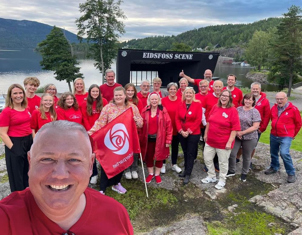 Hele laget var samla på Eidsfoss, og er klare for en intensiv valgkamp