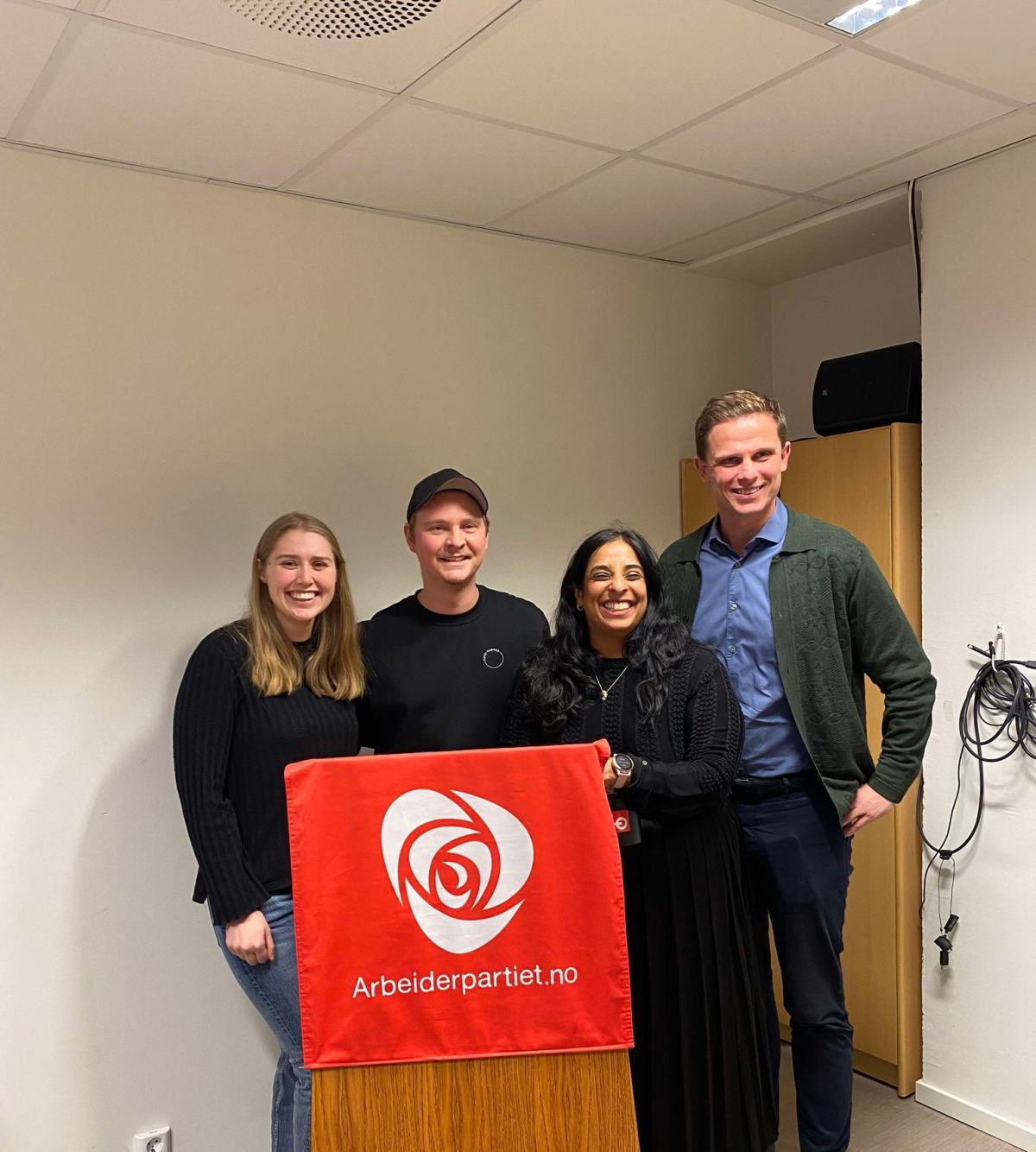 På Representantskapsmøtet i AIB mandag 21.10.2024 var flere kandidater fra Årstad på nominasjonslisten som skal sendes til Vestland Arbeiderparti. 
Fra v. June Gruer ble innstilt til å stå som nr 5. Christoffer Heggholmen ble innstilt til å stå som nummer 8. Lubna Jaffery ble innstilt til å stå som nummer 1. Erlend Hanstveit ble innstilt til å stå som nummer 12.
Vestland arbeiderparti har nominasjonsmøte den 30 november.