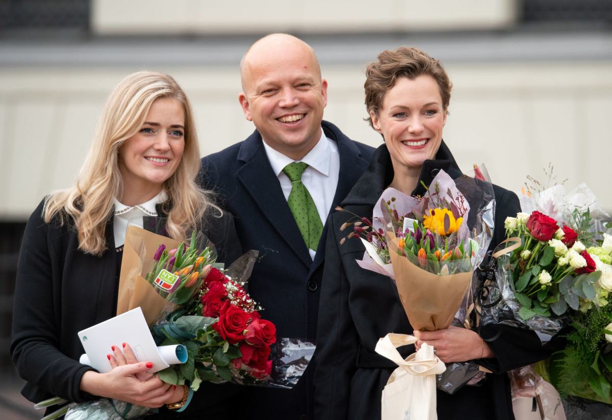 Emilie Enger Mehl, Trygve Slagsvold Vedum og Anette Trettebergstuen på Slottsplassen i 2021.