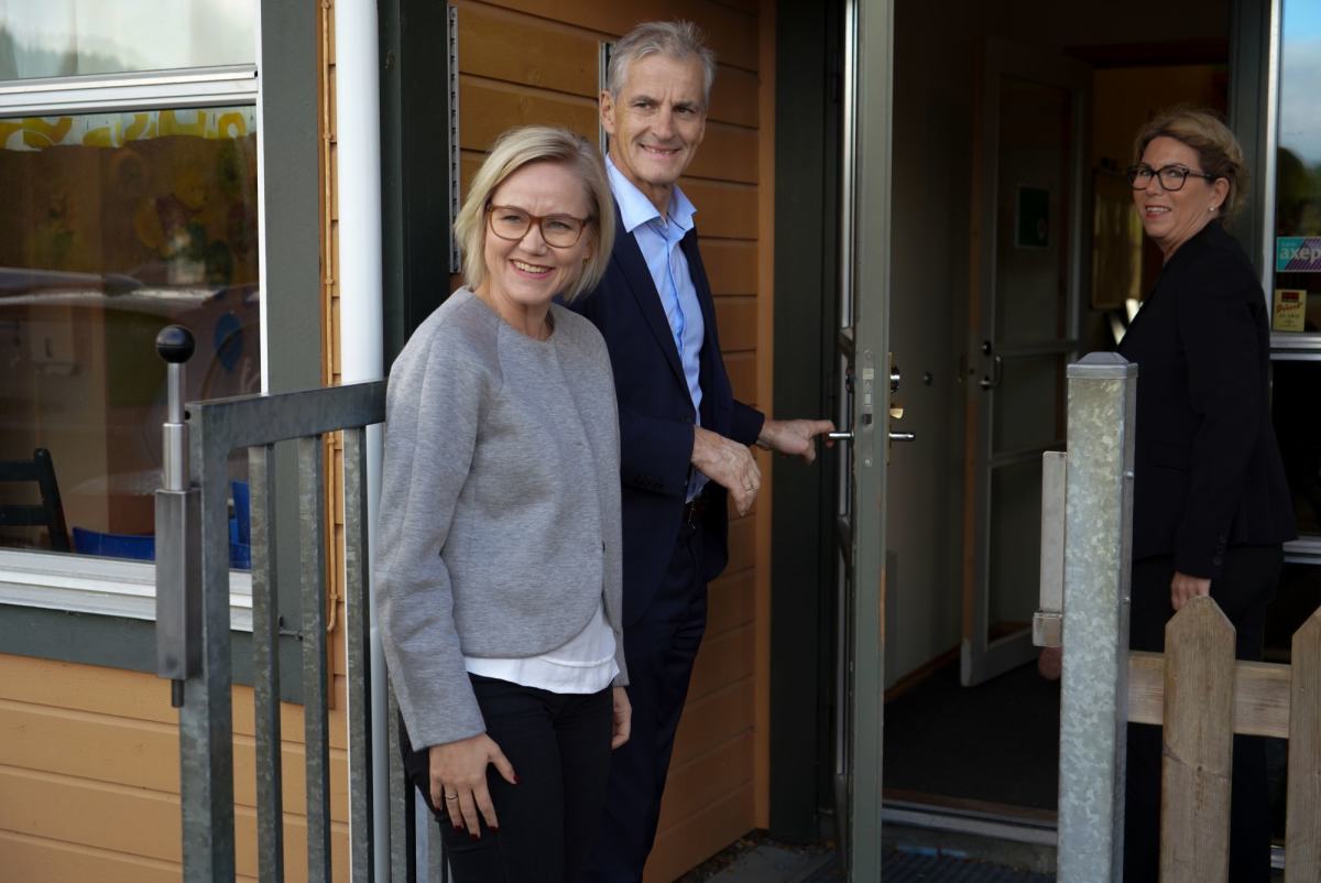 Jonas Gahr Støre og Ingvild Kjerkol på besøk i Melvik i 2020.