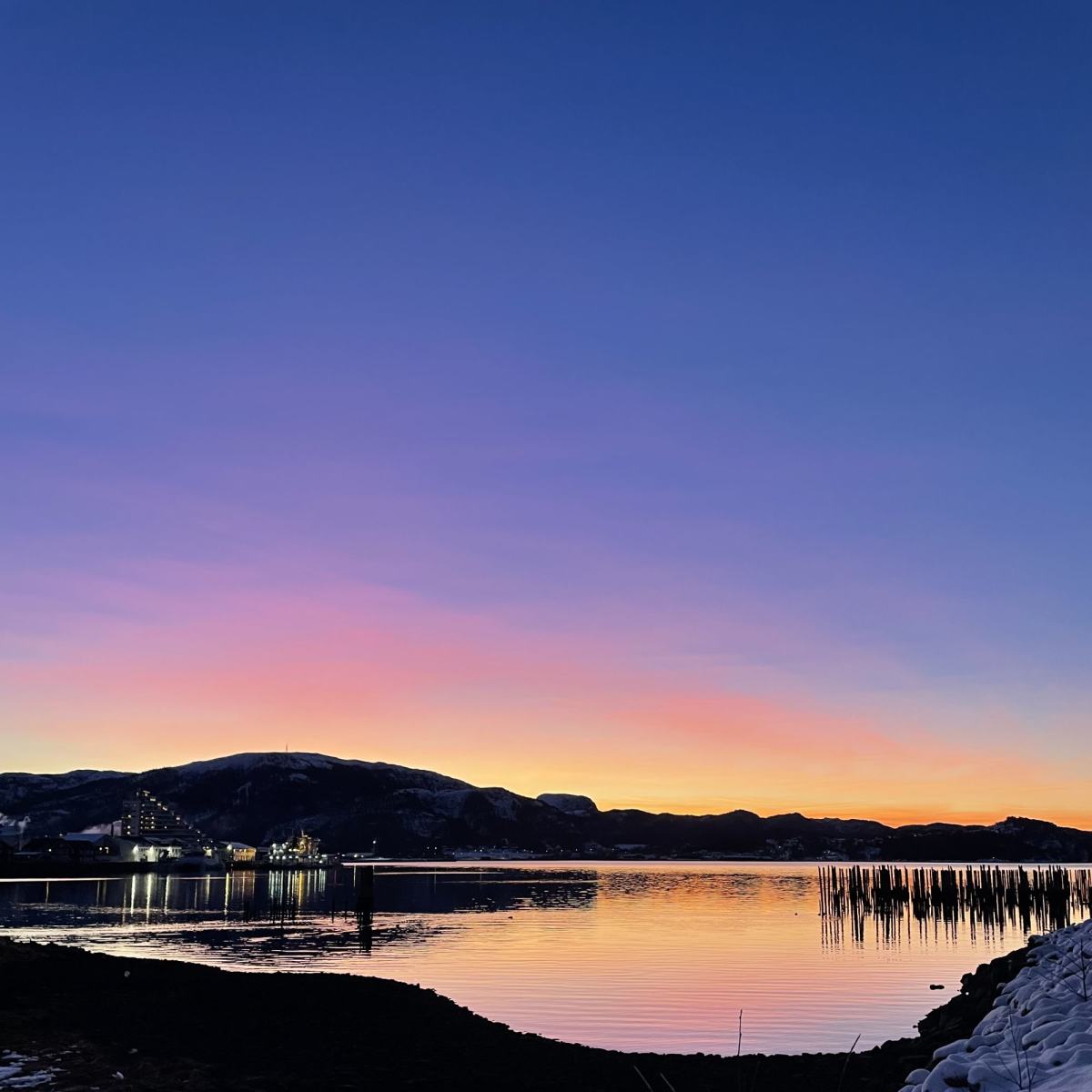 Namsos by og fjorden i vakkert lys