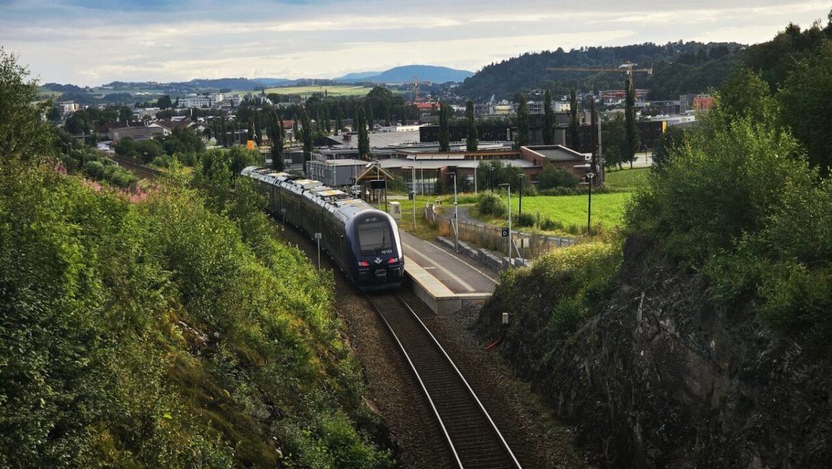 Tog på Innherred. Røstad stasjon.