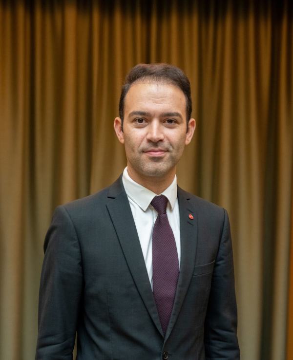 mani hussaini 0426