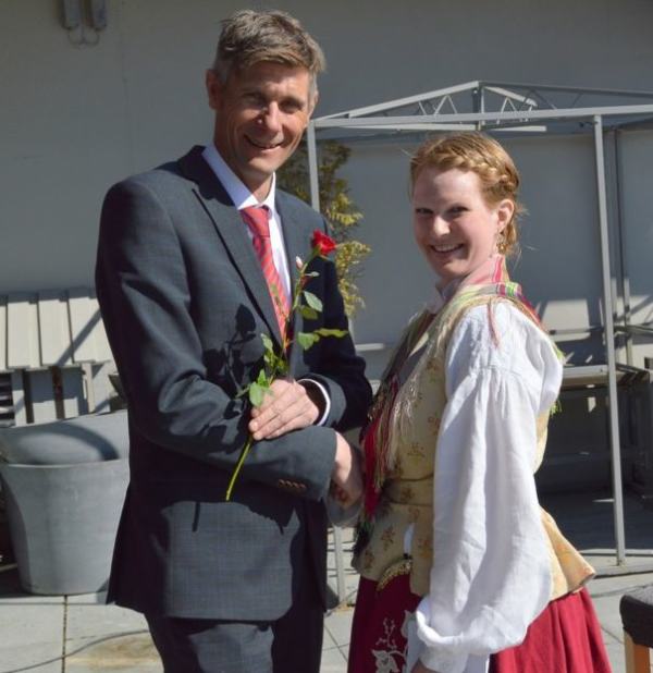 Leder av nominasjonskomiteen, Inger Helene Havdal, har fått svært gode nyheter fra ordfører Ola Øie som stiller til gjenvalg i kommunevalget 2019.
