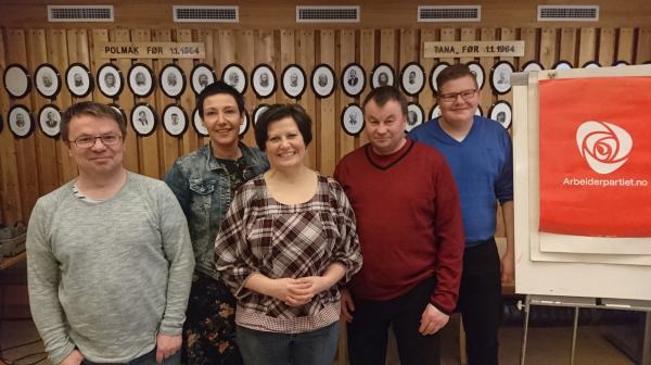 Styret i Tana Arbeiderparti valgt på årsmøtet den 10. februar 2018. Fra venstre: Per Ivar Stranden (sekretær), Torill Klogh (styremedlem), Helga Pedersen (leder), Nils Arvid Guttorm (kasserer) og Gaute Henriksen (styremedlem).