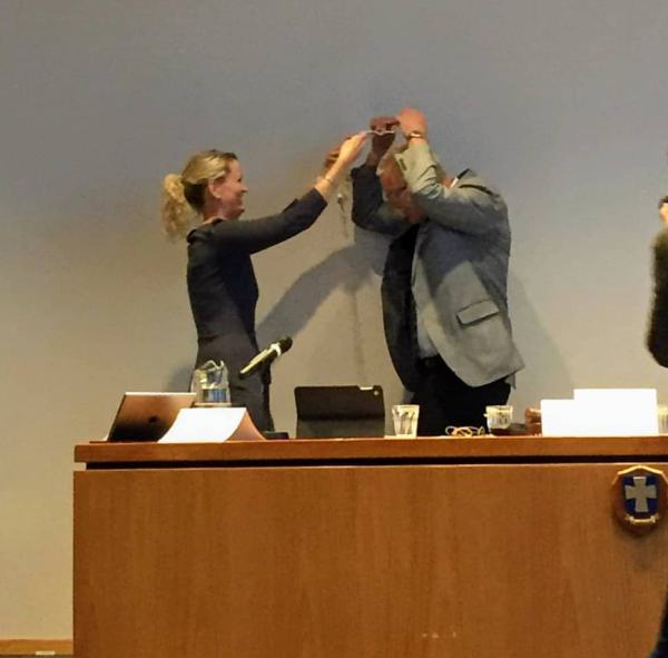 Sigmund Rolfsen tar over ordførerkjedet i Klepp