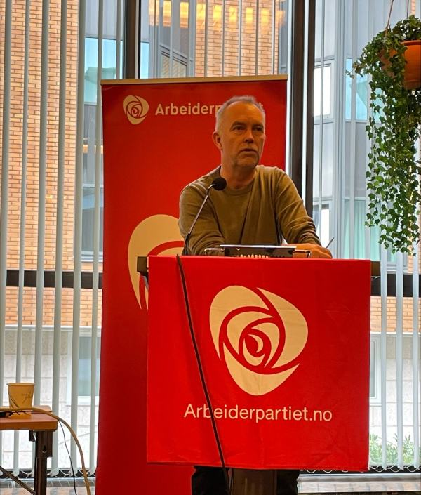 Morten Larsen på talerstolen