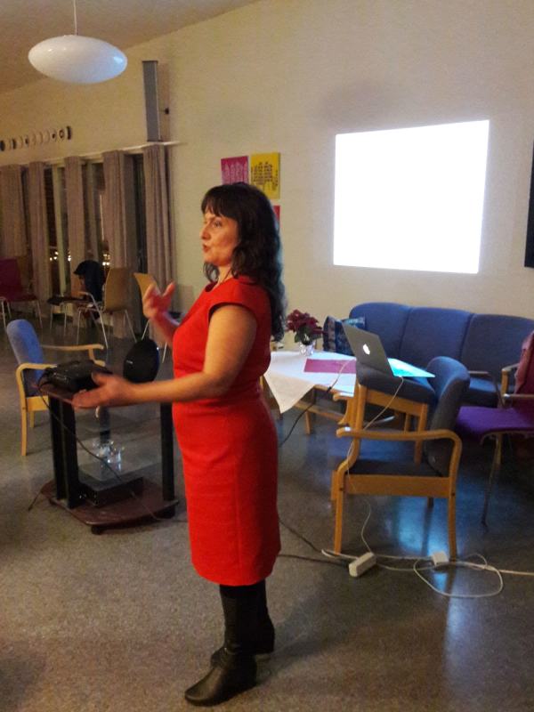 Anne Marit Godal presenterer