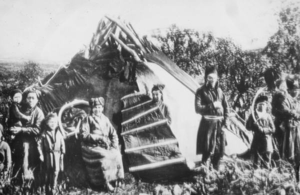 Fra Finnmark fylkesbibliotek. Bildet er public domain.