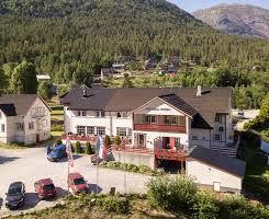 Hotellet i Jostedal sett frå lufta.
