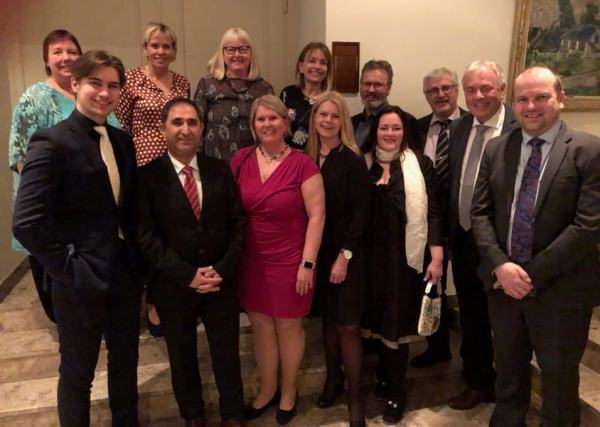 Aud M. Riseng og øvrige delegater fra Hamar Ap på det historiske møtet i Innlandet Arbeiderparti.