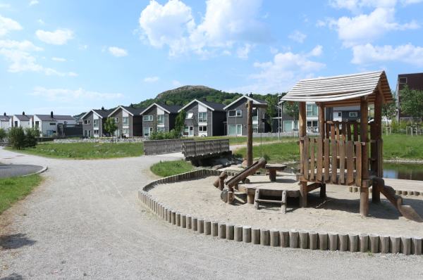 Lekeplass og boliger