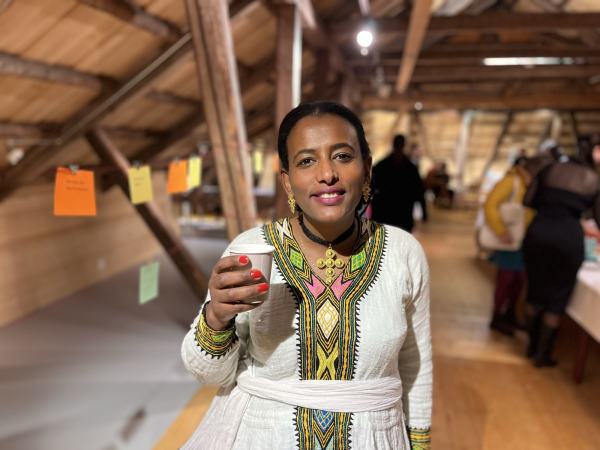 Nebiat Tesfagabir på kvinnedagsarrangementet på Lands Museum