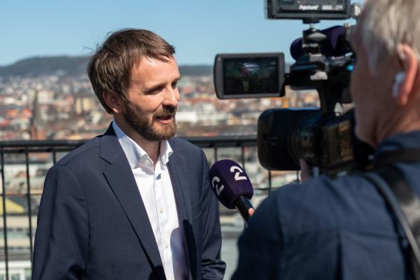 Jan Christian Veste blir intervjuet