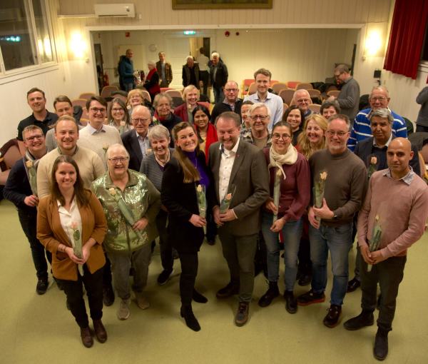 Kommunesturelisten til Bærum Arbeiderparti, avbildet inne på Folkets Hus