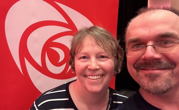Anita og Haldor stiller på program- og nominasjonsmøte for Vestland AP i Førde, 4.-5.mars 2023. Foto.