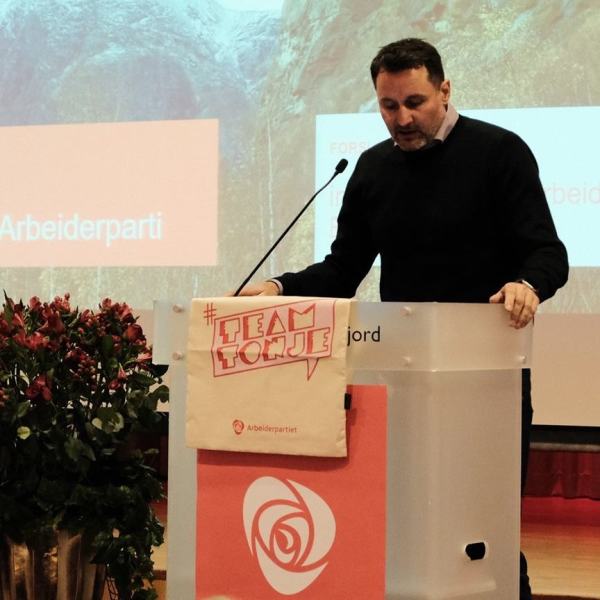 Nils Erik på talerstolen under helgens årsmøte i Akershus Arbeiderparti